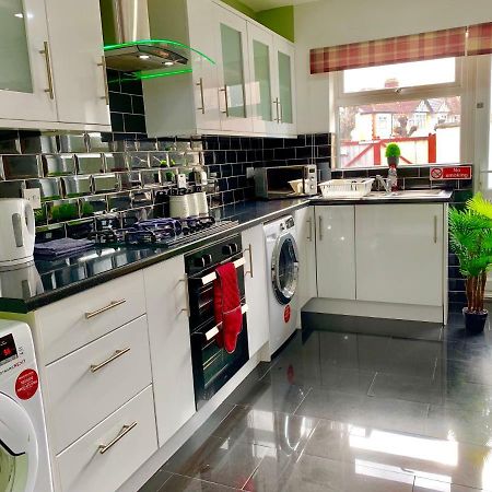 London 2 Bedroom Apartment, Kitchen, Reception And Private Garden מראה חיצוני תמונה