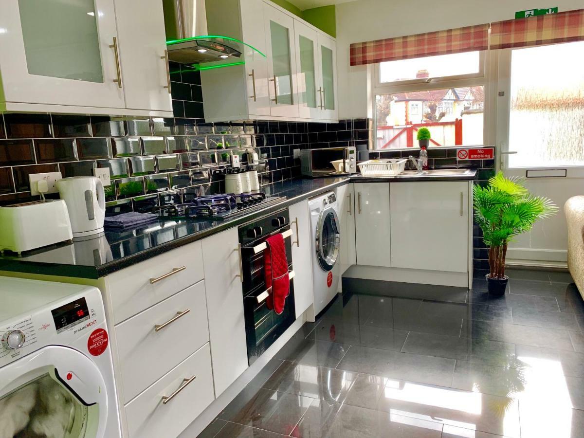London 2 Bedroom Apartment, Kitchen, Reception And Private Garden מראה חיצוני תמונה