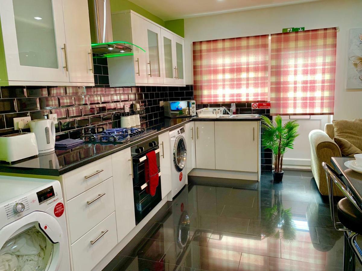 London 2 Bedroom Apartment, Kitchen, Reception And Private Garden מראה חיצוני תמונה