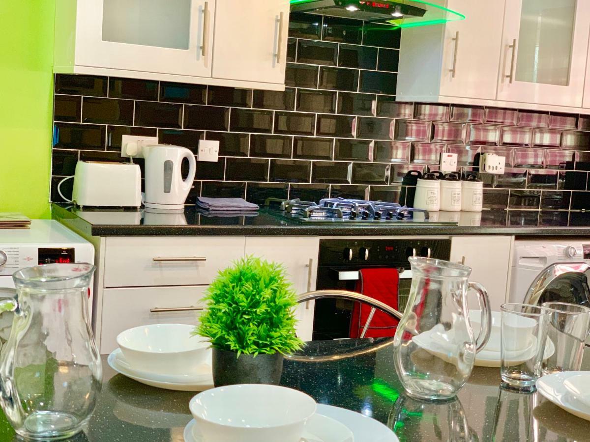 London 2 Bedroom Apartment, Kitchen, Reception And Private Garden מראה חיצוני תמונה